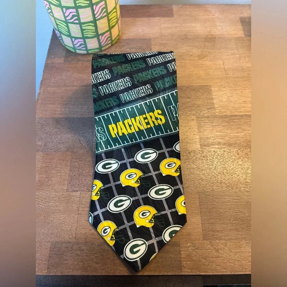 BNWT 1996 Vintage RV Sport Packers Green and Yellow Tie - Picture 3 of 6